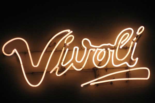 2013-10-05-vivoliflorencesign_big.jpg