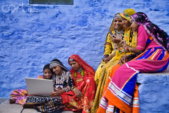 2013-10-16-WorldPulse_IndiaWomen_Technology.jpg