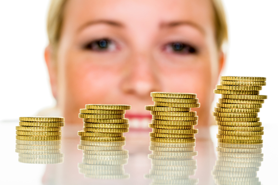 2013-11-29-Woman_with_a_stack_of_coins.jpg