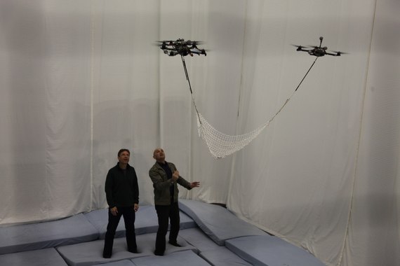 2013-12-19-BNW2EPS6HYPER_CONNECTIONSJim_AlKhalili_tests_quadrocopters_working_working_in_unison_to_perform_astonishing_featsIMG_9870.jpg