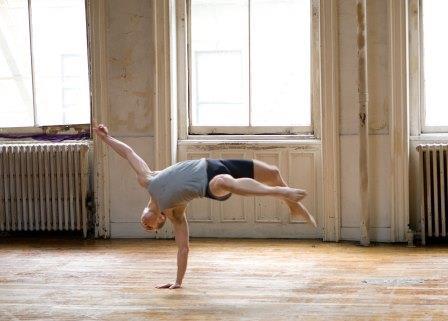 2013-12-23-one_handed_Ryan_Steele.jpg