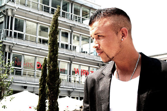 2014-03-05-800pxKollegah__Pressefoto_2011__3.jpg