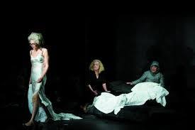 2014-04-07-Unefemme.jpeg