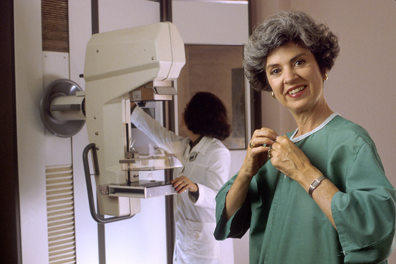 2014-04-11-Mammography_patientWikipedia.jpg