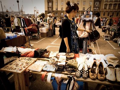 2014-04-23-800pxBrand_new_second_hand.jpg