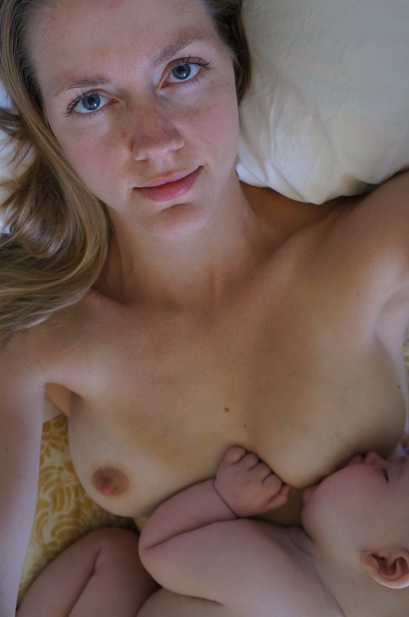 Breastfeeding nude