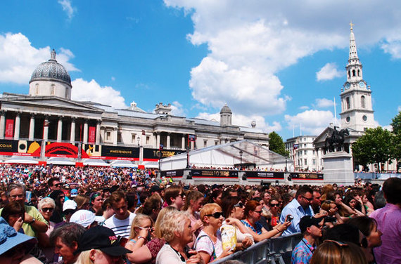 2014-06-21-London_WestEnd_Crowd.jpg