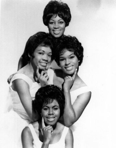 2014-06-25-468pxThe_Shirelles_1962_wikimedia.jpg