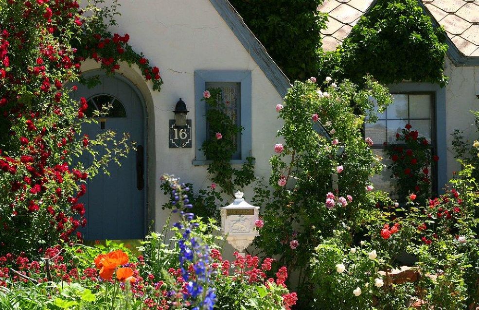 7 Secrets To Creating A Country Cottage Garden Huffpost Life