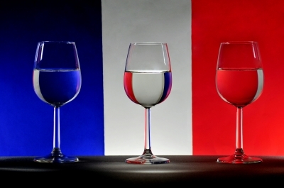 2014-07-14-RoyaltyFreePictureFrenchFlagandWine.jpg