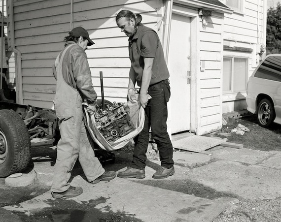 2014-08-31-JeffWall_Menmoveanengineblock_2008.jpg