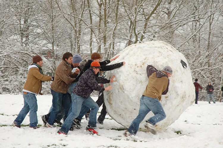 2014-09-12-Giant_snowball_Oxford.jpg