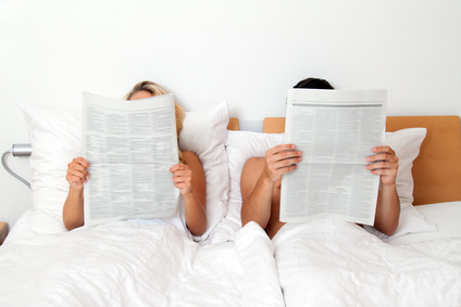 2014-10-21-zeitungslesendes_paar.jpg