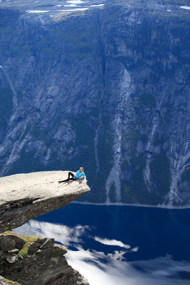 2014-10-27-trolltunga_abumiasaki6.jpg