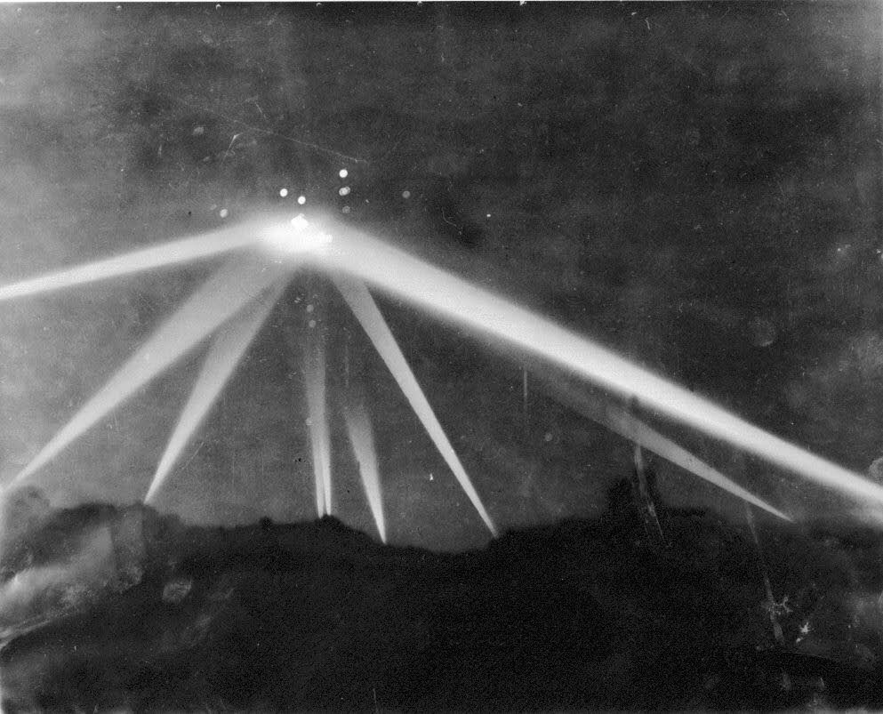 The Time A Ufo Invaded Los Angeles Ufo Diary Recreates The Great La Air Raid Of Huffpost