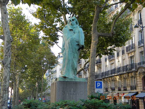 2015-03-16-1426528934-174261-Statue_of_BALZAC_made_by_RODIN_Paris.jpg