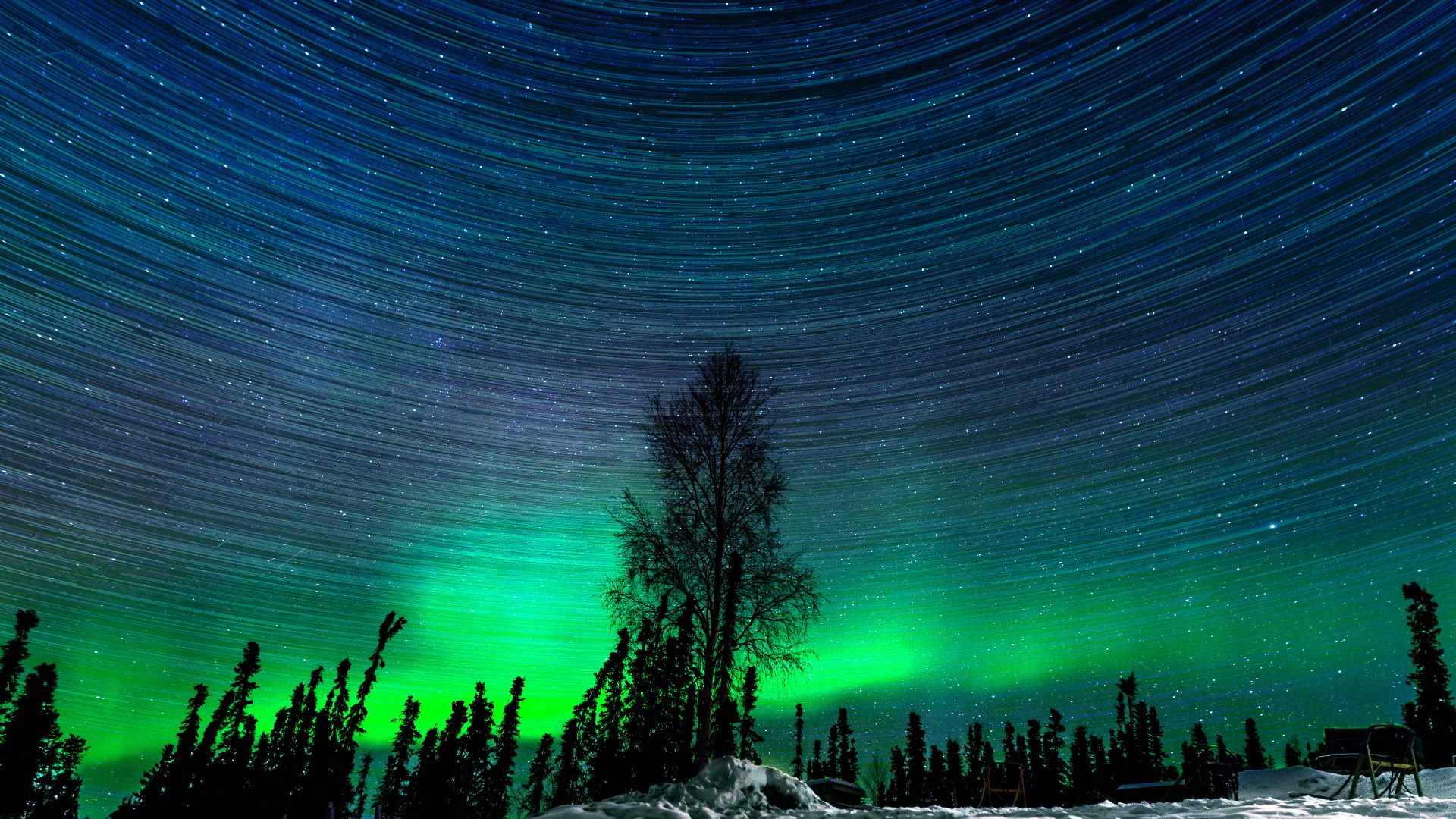 Hypnotic Northern Lights Time-Lapse Captured Over 2 Magical Nights in