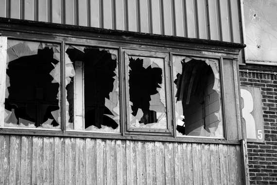 2015-03-25-1427288161-9285003-14.BrokenwindowsAmsterdam2011.jpg