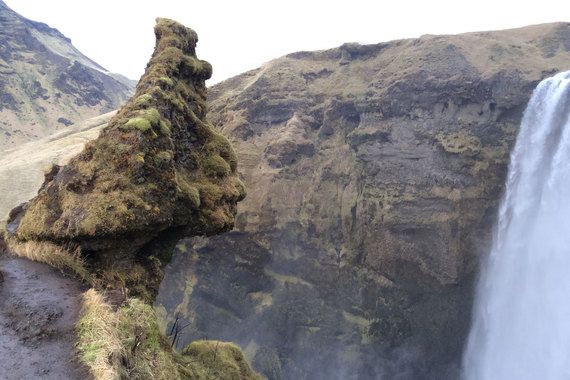 2015-04-08-1428508206-3498447-Skogafosswaterfalltrollface.jpg