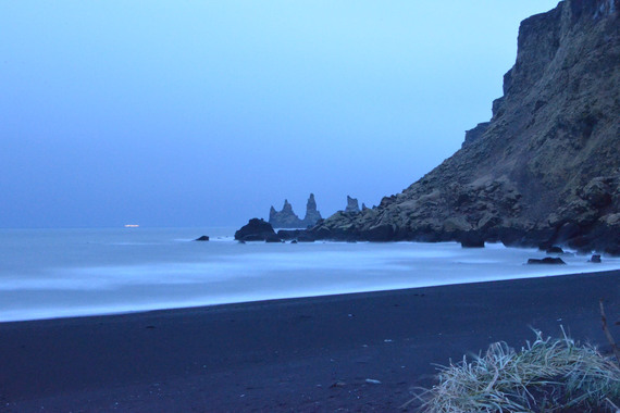 2015-04-08-1428508242-5109271-BlacksandbeachVikiceland.jpg
