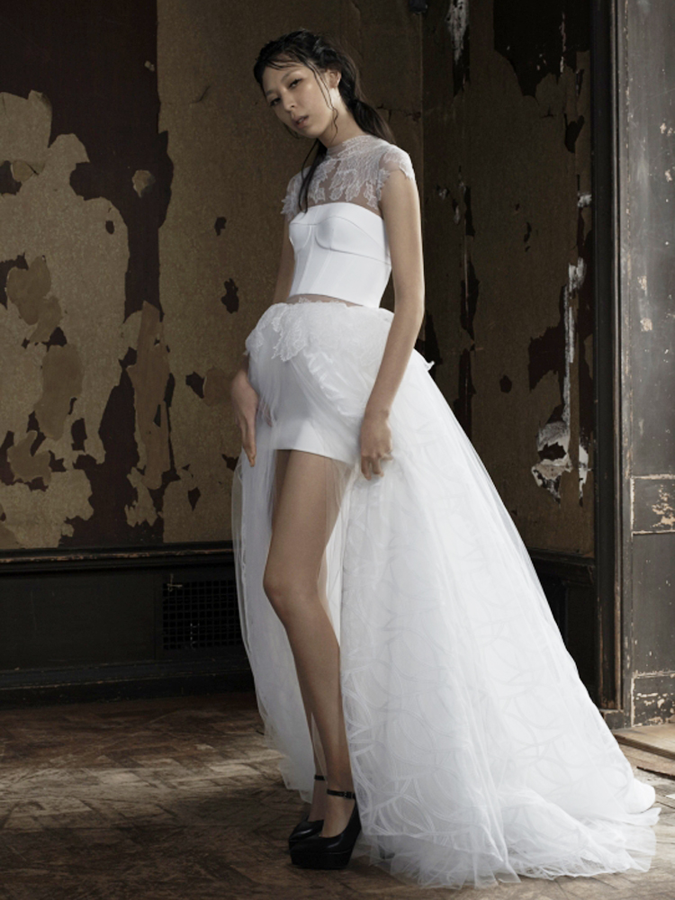 9 Sexy Wedding Dresses For Daring Brides Only Huffpost 9019