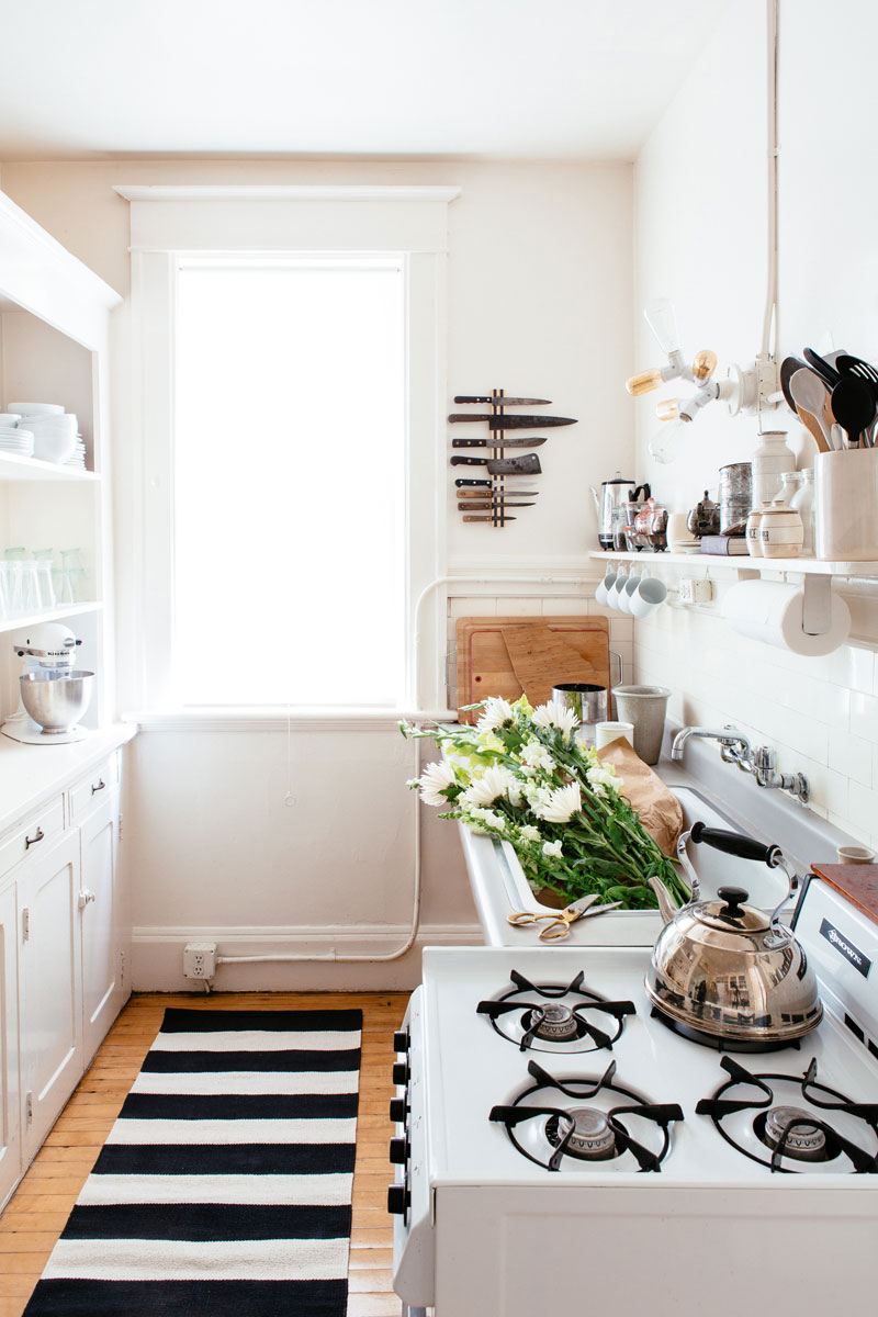 10 Space Saving Hacks for Your Tiny Kitchen | HuffPost Life