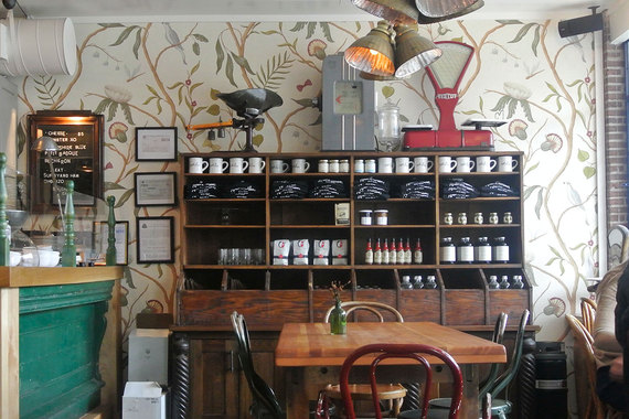 2015-04-30-1430396562-4652908-CharlestonSt.Albaninteriors.jpg