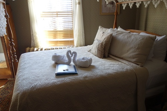 2015-05-05-1430841159-6973826-Bedroom2.jpg