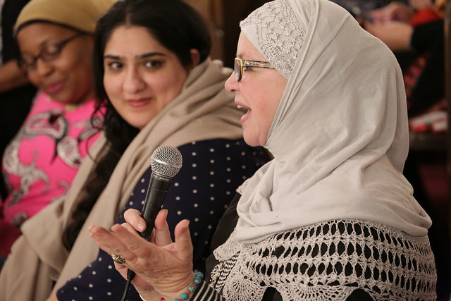 http://images.huffingtonpost.com/2015-05-20-1432104207-4250822-MuslimWomenMosqueIslam_03.jpg