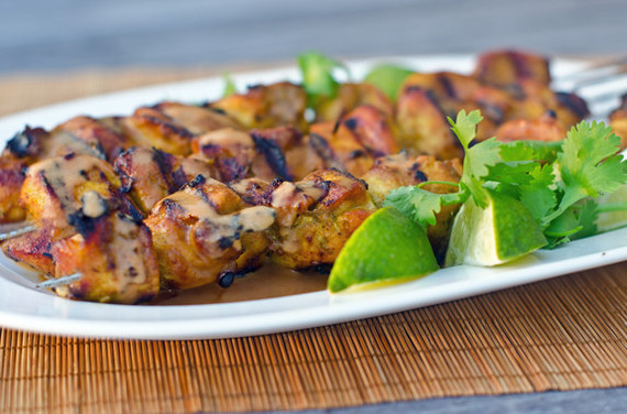 2015-05-28-1432821412-4265264-GrilledThaiCurryChickenCoconutPeanutSauce575x380.jpg