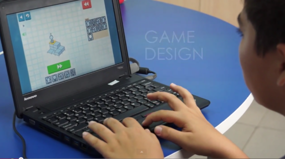 Vietnamese student learns game design. (Photo courtesy of Everest Education, Ho Chi Minh City)