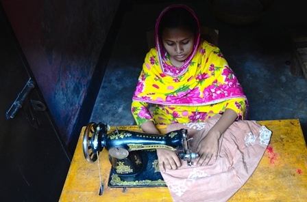2015-06-11-1434050538-3758997-WorldDayAgainstSewingMachine.jpg