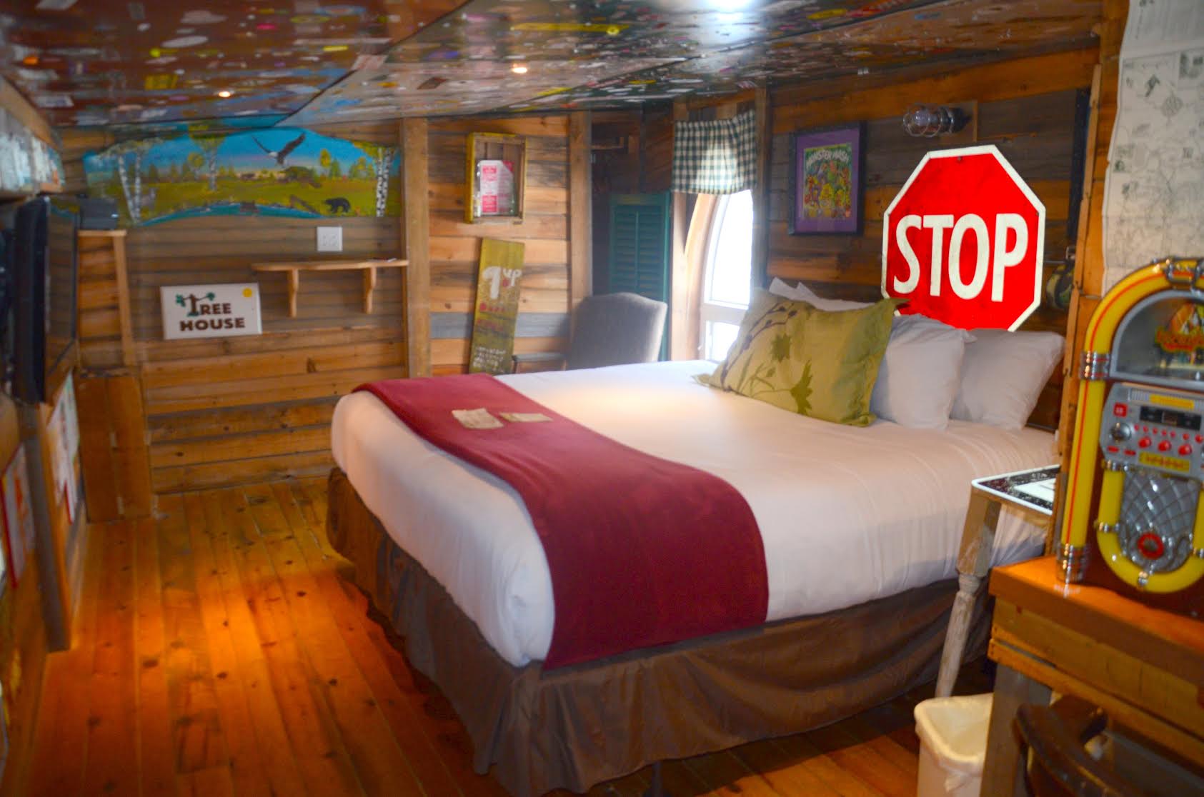 5 Incredible Cartoon Hotel Rooms For Kids And Kids At Heart