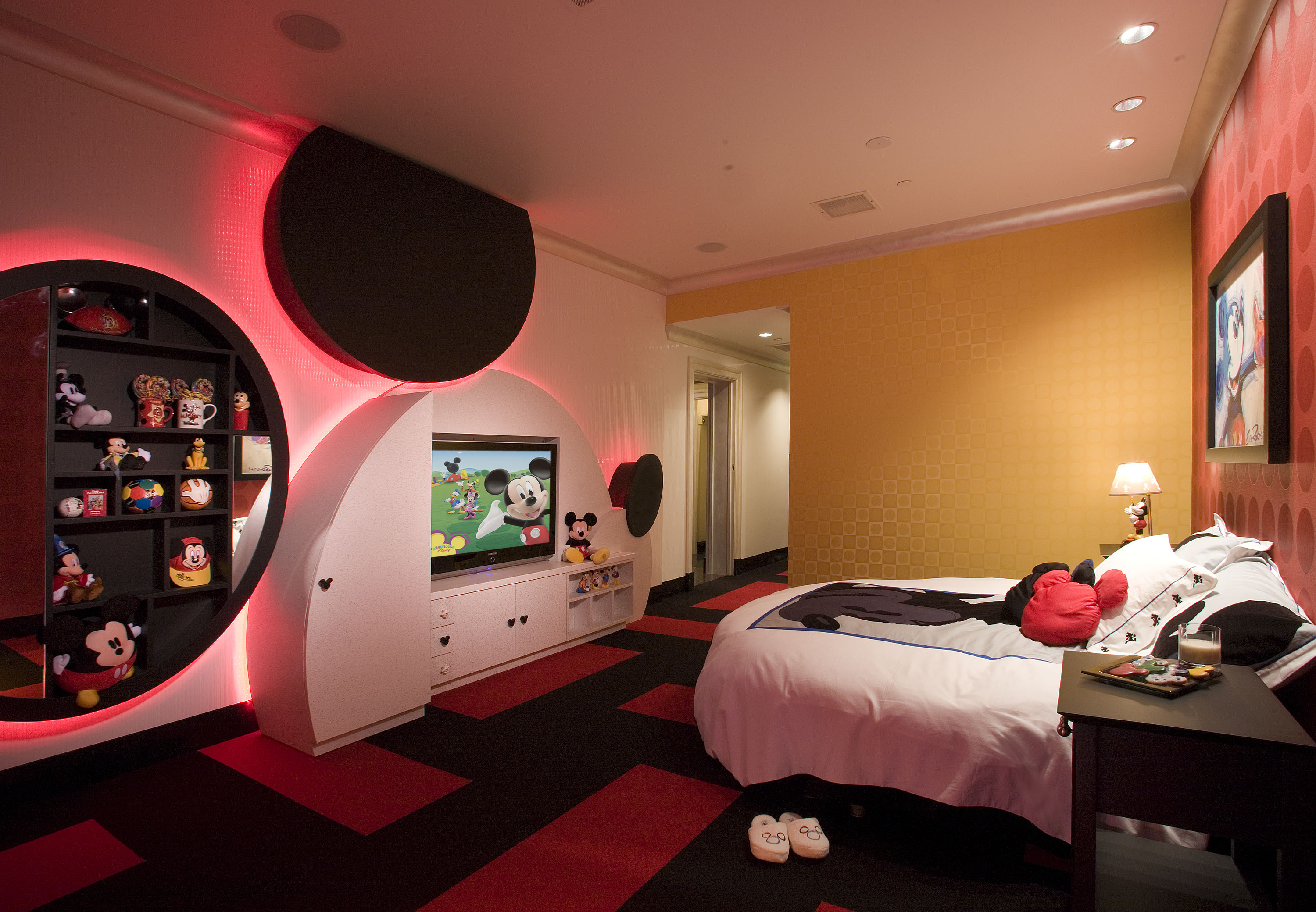 5 Incredible Cartoon Hotel Rooms For Kids And Kids At Heart