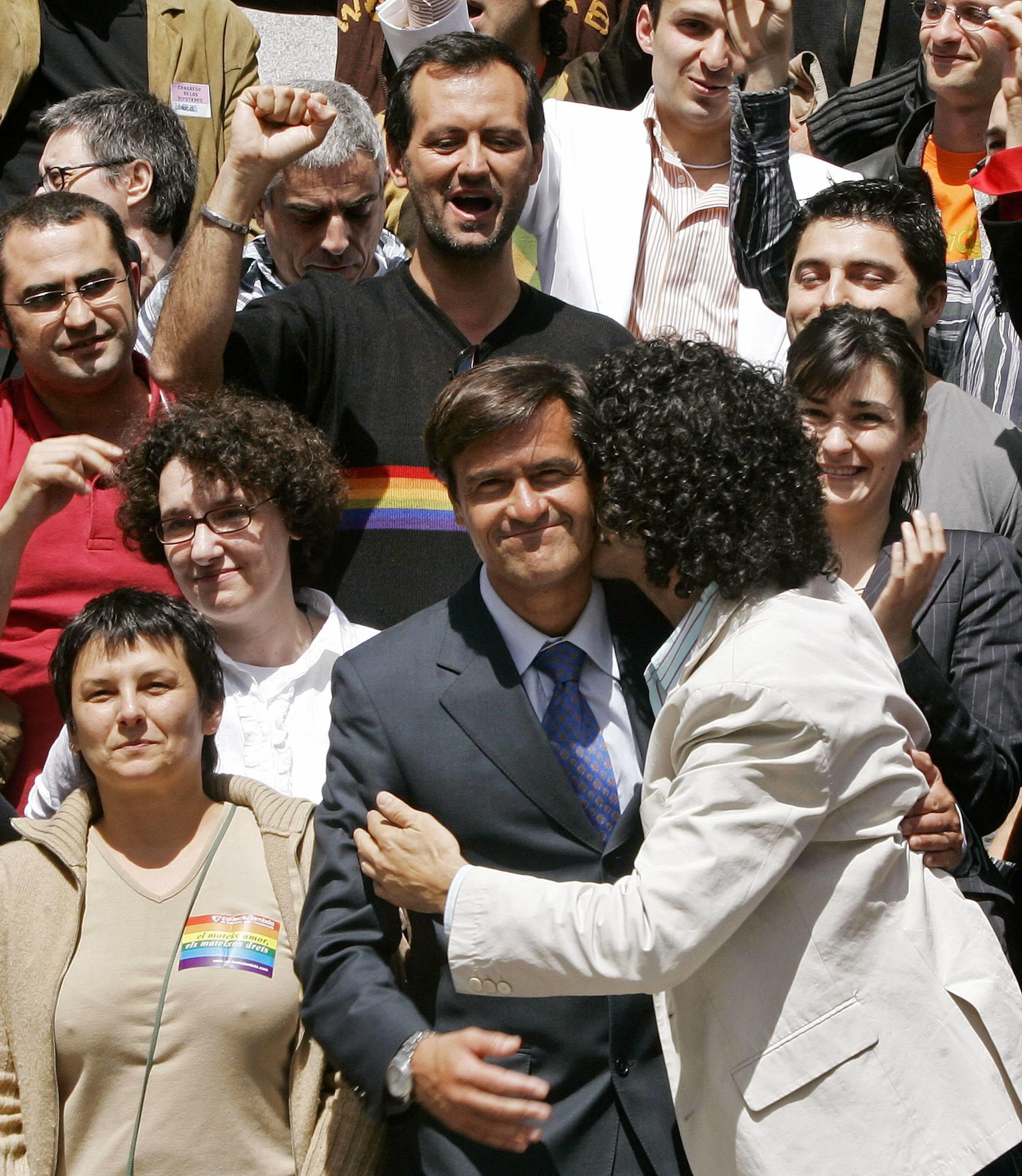 2015-06-30-1435679566-1094967-beso.jpg