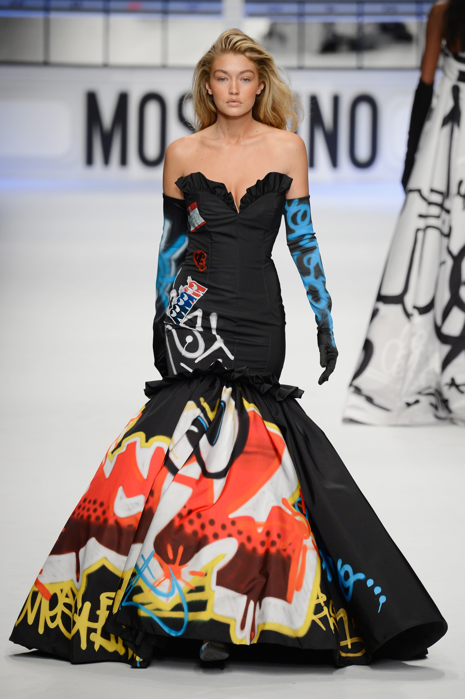 Gigi Hadid Walks Barefoot During Marc Jacobs Fashion Show