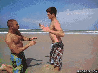 2015-08-16-1439722269-1579222-peleaplaya.gif