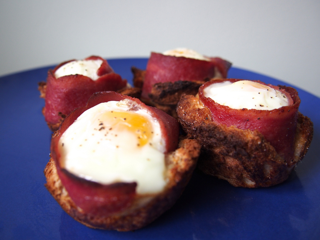 How To Make 3 Ingredient Bacon And Egg Toast Cups Huffpost
