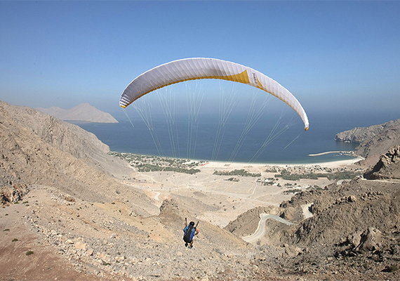 2015-09-03-1441286871-9894897-640x450_paragliding7_2.jpg