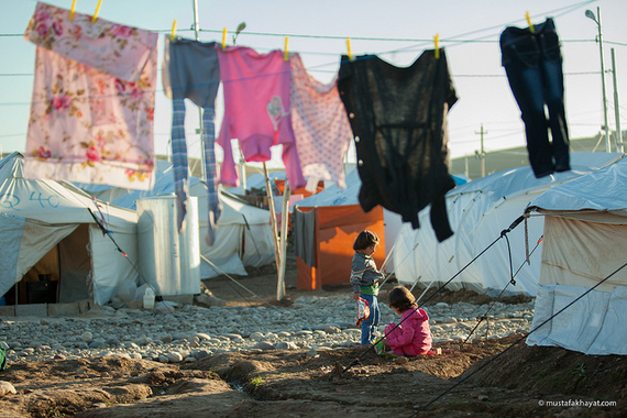 2015-09-15-1442310452-2748805-syrianrefugees2.jpg