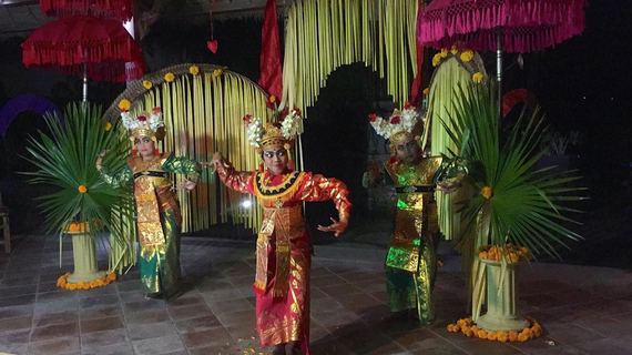 Performances by local community dancers displaying cultural traditions