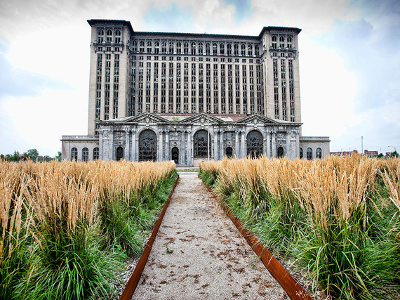 5 Eerily Beautiful Abandoned Places Around The World Huffpost 6958