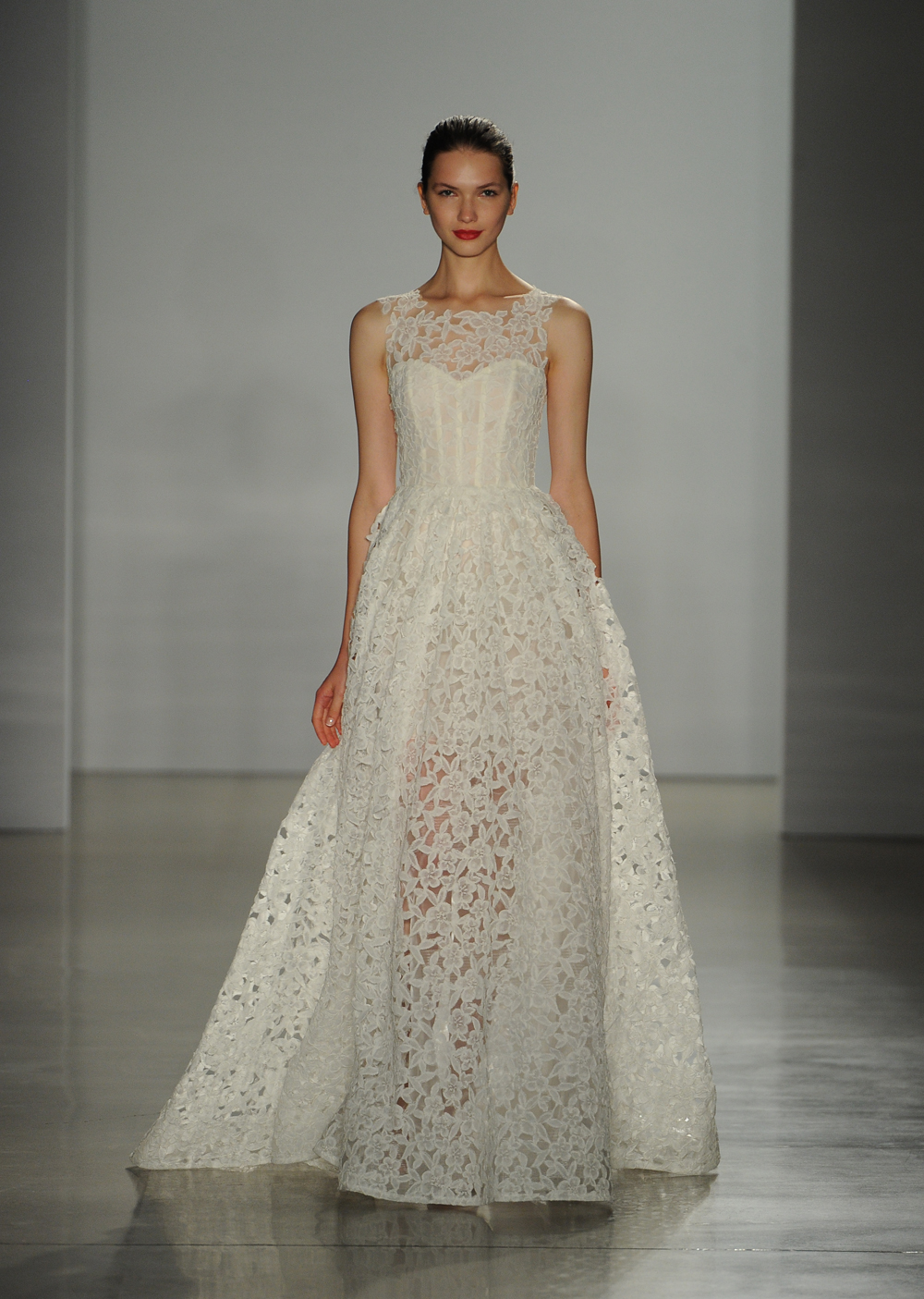 New Amsale Wedding Dresses For Fall 2016 Are Modern And Romantic ...