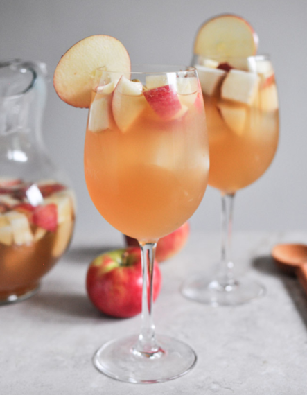 2015-10-11-1444589200-4570058-AppleCiderSangria.png