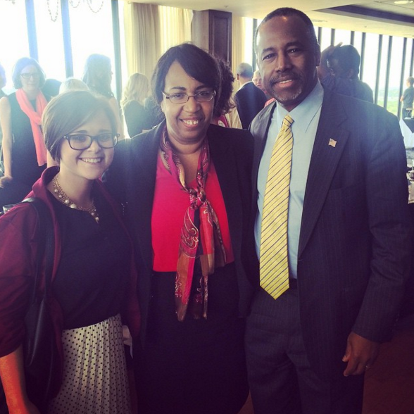 2015-10-21-1445453470-8459276-candycarson.png