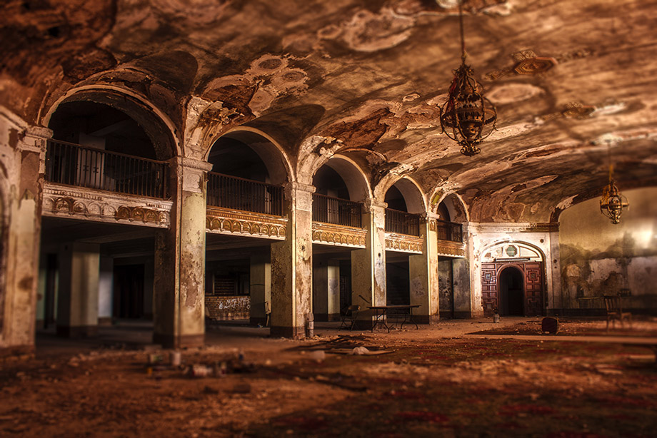 The history behind the world's abandoned hotels