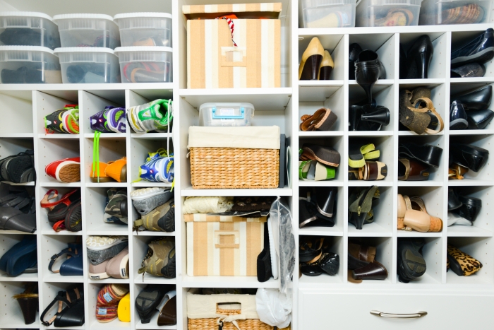 10 Easy Steps to Organize Your Closet Like a Pro [In One Afternoon]