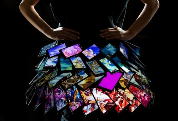 2015-11-15-1447600419-1189480-nokiafyodorgolan3dprintinginteractiveskirtlumia5.jpg