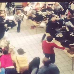 2015-11-26-1448552573-5758610-blackfridaygif.gif