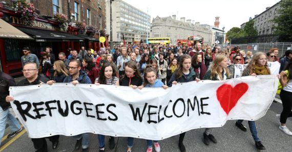 2015-12-14-1450084008-7868944-refugees_welcome_dublin.jpg